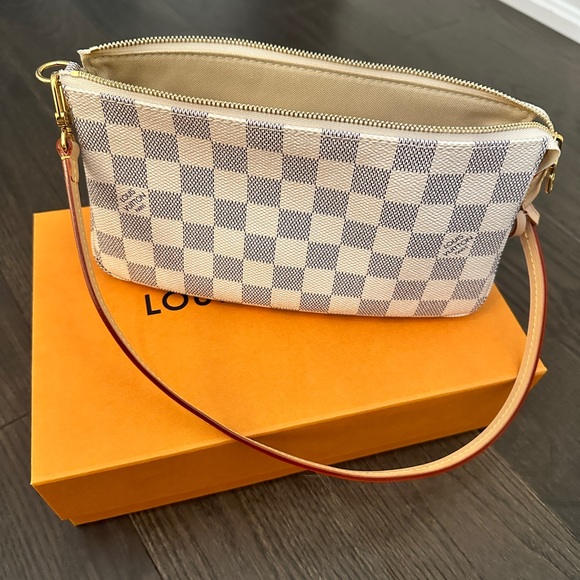 Louis Vuitton Pochette Accessoires - Picture 3 of 6